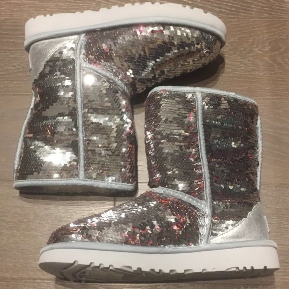 ⭐HOST PICK⭐ Super Sparkly classic short silver & pink (reversible) sequin UGGS - Picture 2 of 5